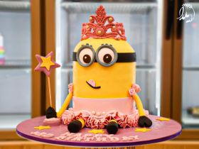 Minion cake with cupcakes 3Kg